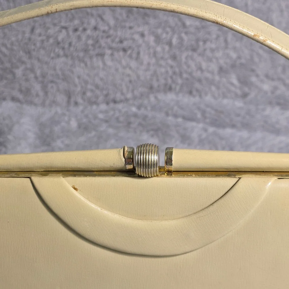 Triangle New York‎ Vintage MCM Handbag Leather Lined Cream Gold Kiss Lock